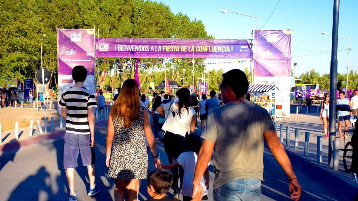 Ingreso al predio de la Fiesta de la Confluencia en Neuquén Capital. Fuente: (Twitter)