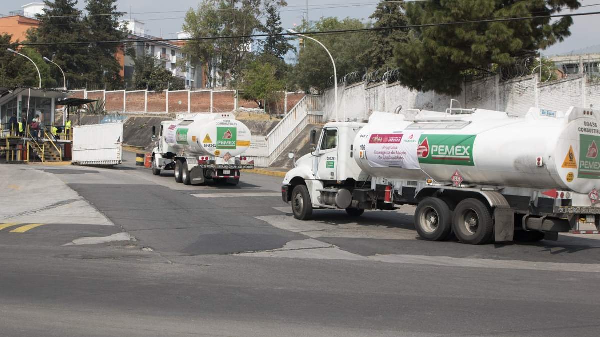 El proceso de crudo en las refinerías creció 5.4%.