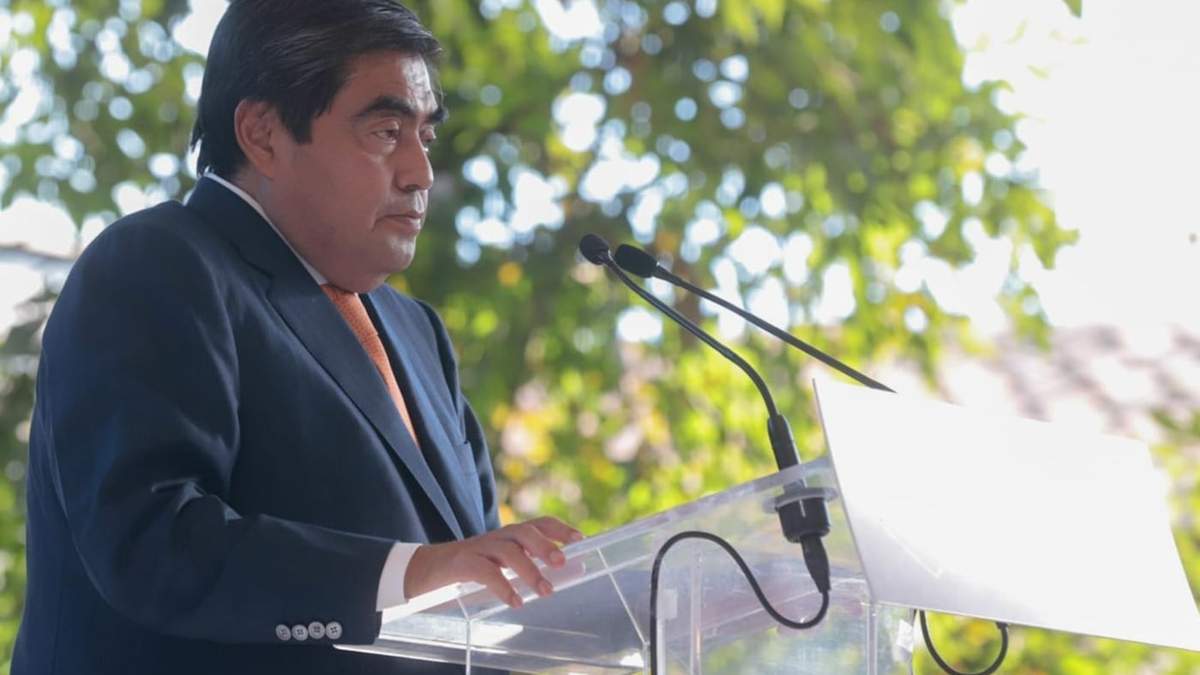 Miguel Barbosa en la toma de la nueva dirigencia de la Coparmex en Puebla