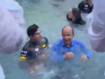 Felipe Calderón festejó con chapuzón triunfo de "Checo" Pérez en el Gran Premio de Mónaco (Video)