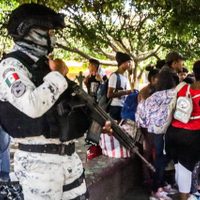 Migrantes acusan disparos de GN y muerte de una niña en operativo; INM rechaza agresión