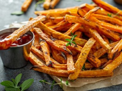 Bastoncitos de masa de papa con 3 ingredientes y en pocos minutos, ideales para una picada casera