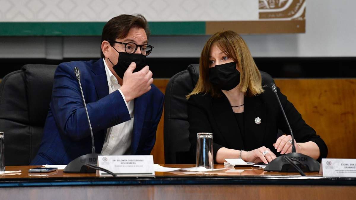 La embajadora de Ucrania en México, Oksana Dramarétska