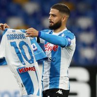 El impresionante homenaje del Napoli a Maradona en la victoria por 4 a 0 ante la Roma