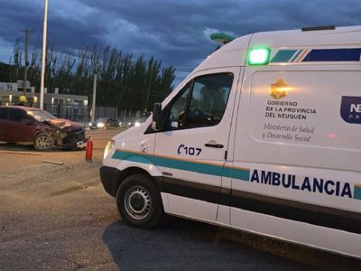 Cinco personas heridas tras un violento choque en un cruce de la Ruta 7 en Neuquén