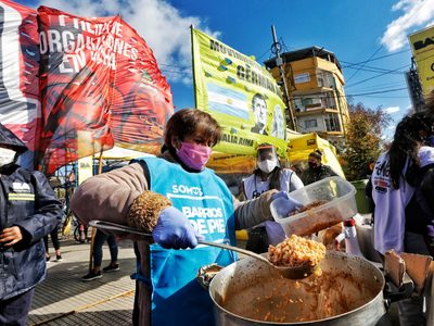 "Va a haber más gente en los comedores", pronosticó Arroyo en plena crisis del coronavirus