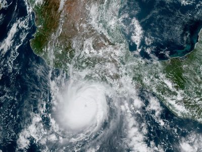 El huracán Otis se intensifica a categoría 5 y amenaza con golpear a Acapulco