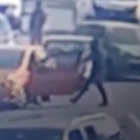 Frustran asalto a un automovilista y dan golpiza a joven ladrón en Ecatepec (Video)
