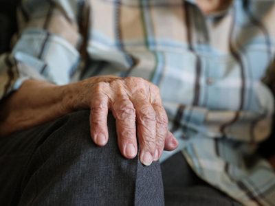 PT busca sancionar abandono de adultos mayores con penas de hasta cuatro años de prisión