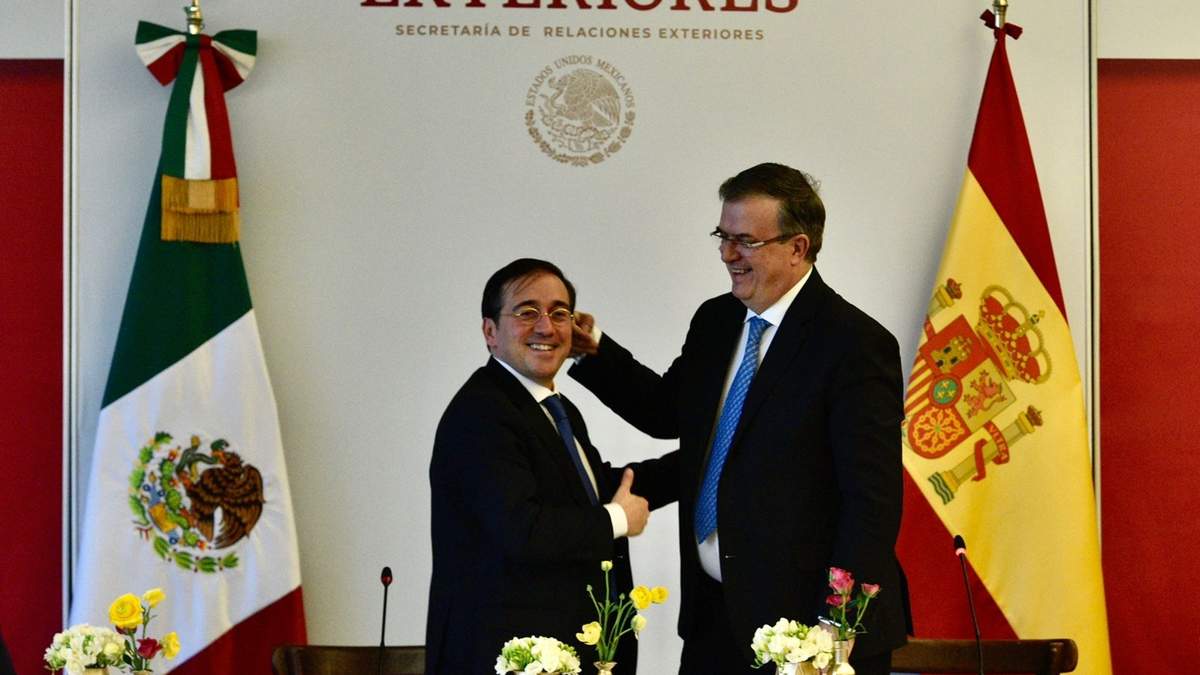 José Manuel Albares, el ministro de Relaciones Exteriores de España, con Marcelo Ebrard