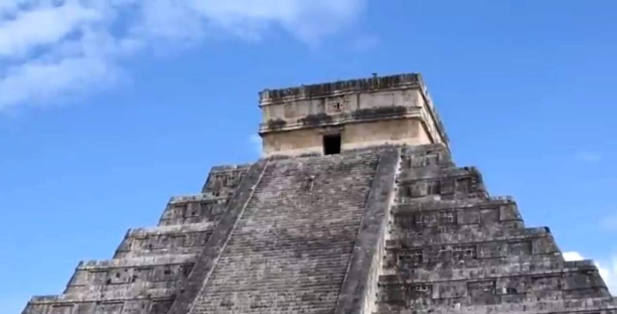 La turista fue llamada #LadyKukulkán por subir indebidamente a la pirámide maya