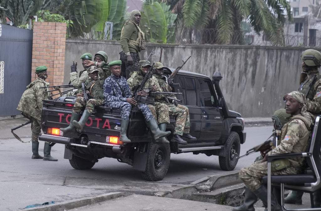 Rebeldes M23 patrullan las calles de Goma, República Democrática del Congo