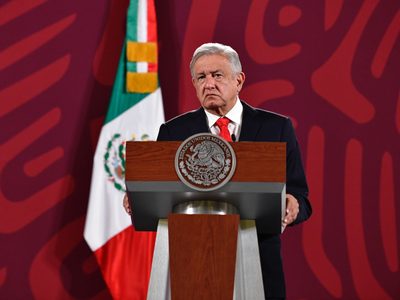 AMLO regaña a militantes de Morena: "se desubican porque no quieren aceptar que el pueblo manda"