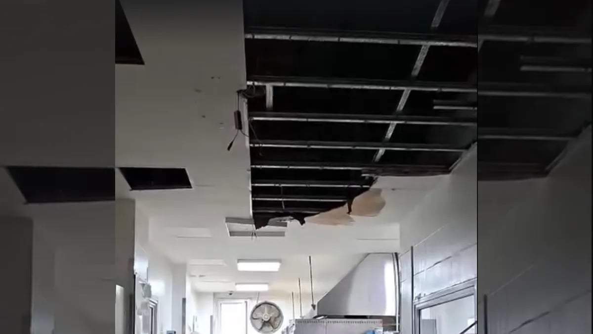 Parte del cieloraso de la cocina de Hospital Castro Rendón cayó por la tormenta. Fuente: (X)
