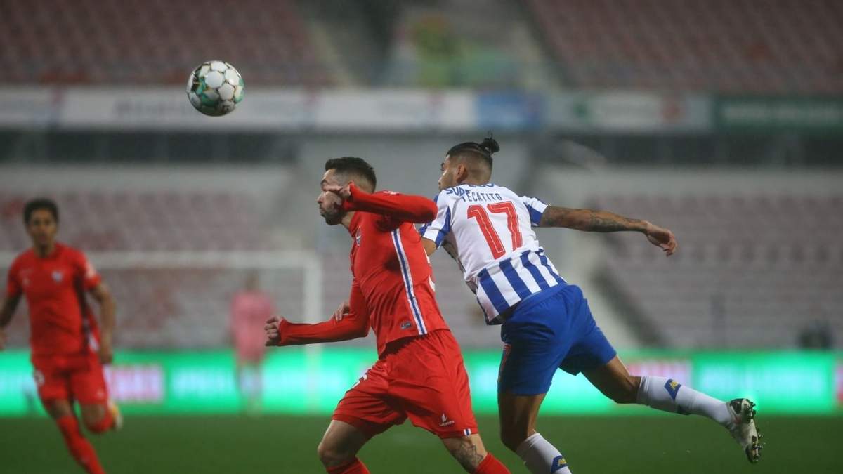 Jesús “Tecatito” Corona en el partido contra Gil Vicente
