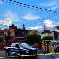 Hallan cinco cuerpos en casa incendiada en Zapopan; estaban atados