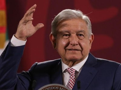 AMLO recomienda al INE hacer una encuesta sobre la reforma electoral