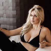 Un primer plano para el desmayo: así expuso Wanda Nara su figura en bikini