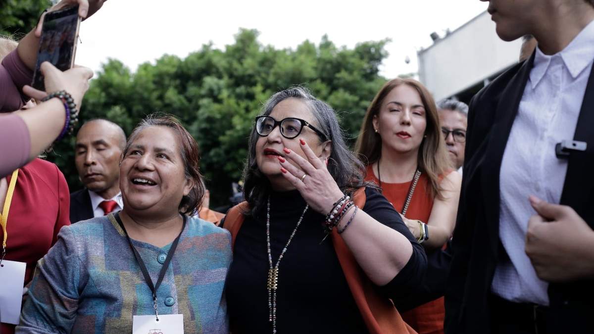Ministra Piña. Tocando puertas