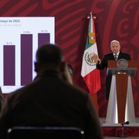 AMLO desaprueba alza en tasas de interés para frenar la inflación y pide a Banxico cambiar fórmula