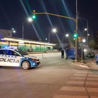 Un motociclista murió al embestir a una mujer