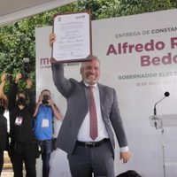 Alfredo Ramírez Bedolla recibe la constancia de mayoría en Michoacán