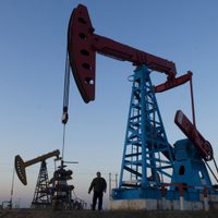 El petróleo opera estable en los mercados globales