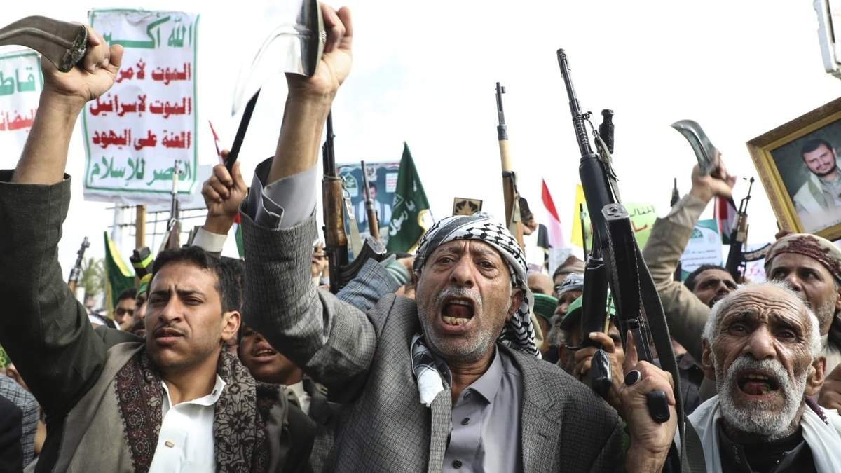 Un ataque aéreo israelí mata al primer ministro rebelde hutí en la capital de Yemen