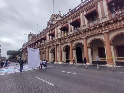 Colectivos de personas desaparecidas toman Palacio de Gobierno en Veracruz