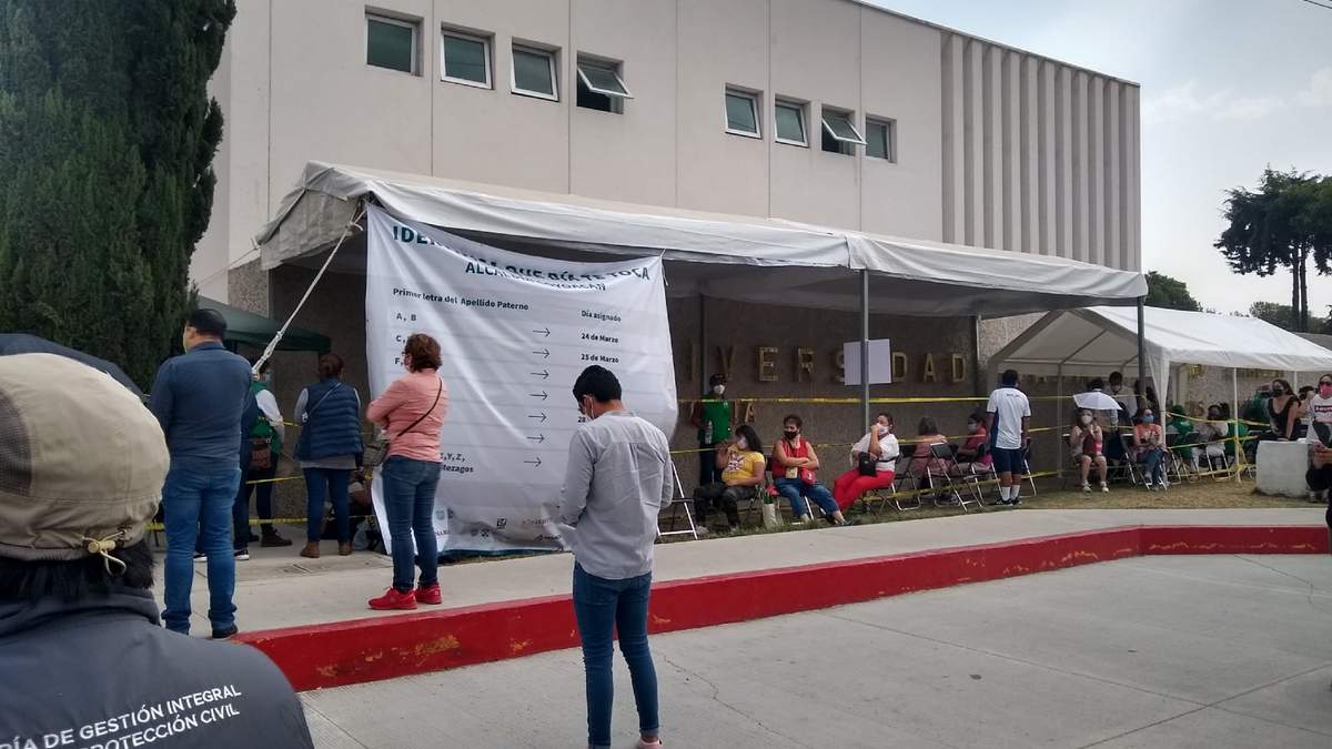 El centro de vacunación ubicado en el Censis de la Marina en Coyoacán