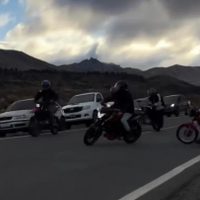 Una mujer policía corría picadas en moto en Junín de los Andes