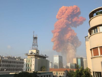 Fuerte explosión sacudió el puerto de Beirut: los videos