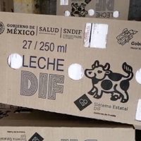 Denuncian reparto de leche con sellos del gobierno morenista... para favorecer a candidato de PAN