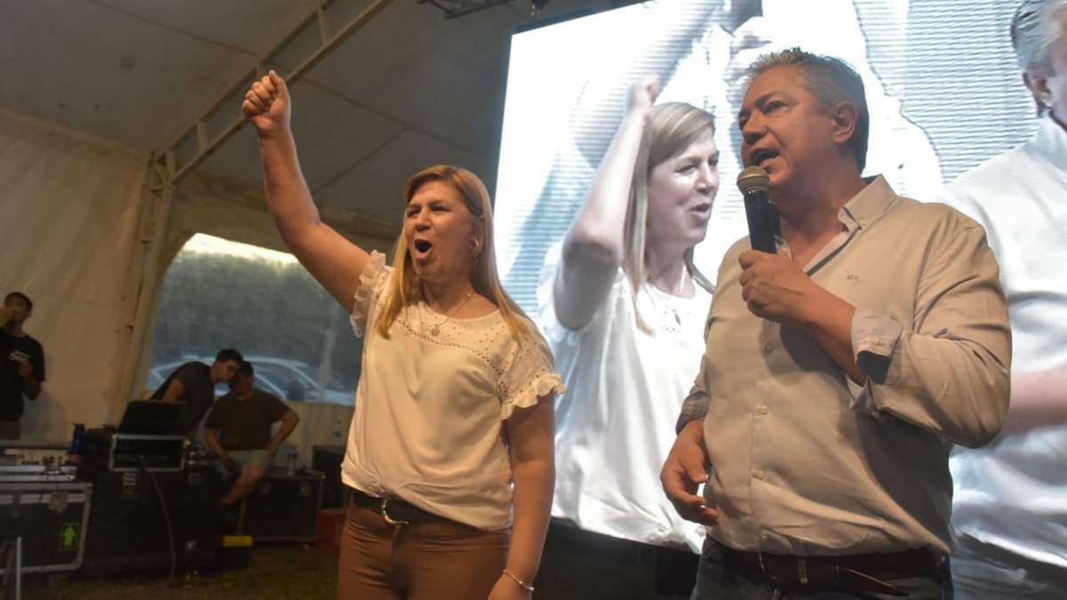 Gloria Ruiz junto a Rolando Figueroa. Fuente: (Twitter)