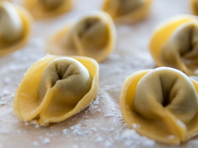 La fábrica de pastas ya no es una opción: hacé estos tortellinis de batata en casa sin máquina