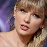 Con su estilo que conquista, Taylor Swift inspira las pasarelas y la calle