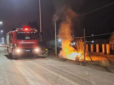 Siniestro fatal  en Avenida Mosconi: una persona murió calcinada tras volcar e incendiarse su auto
