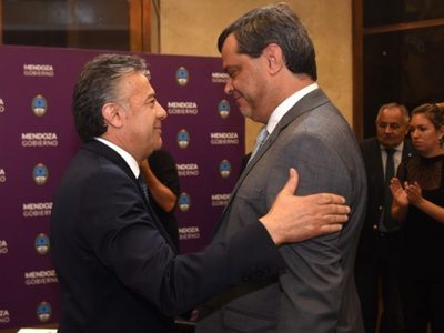 La renuncia que consolida el poder de Cornejo