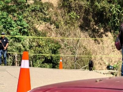 Ataque armado en Pluma Hidalgo, Oaxaca: hieren a mando policiaco y matan a uniformado