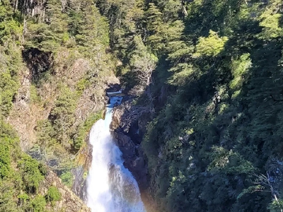 El encanto de la Cascada Chachín: cómo llegar al paraíso que conecta a Argentina con Chile