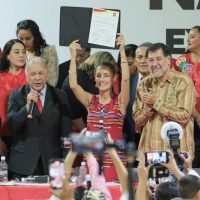 Sheinbaum recibe constancia del PT como coordinadora de los comités de la 4T