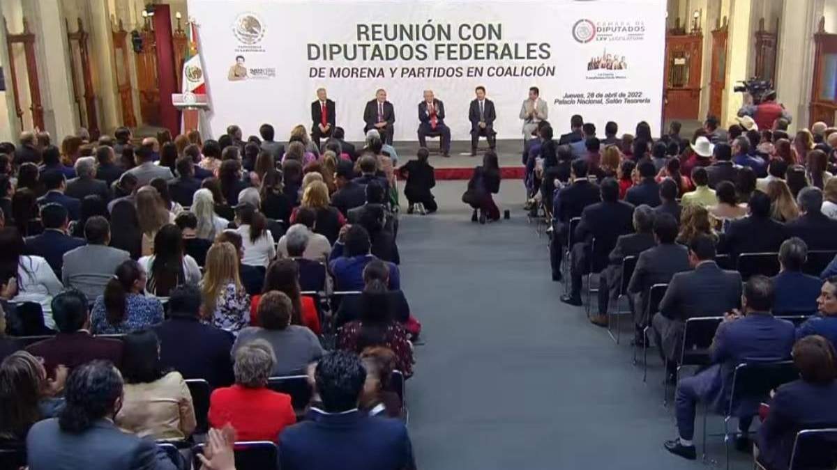 Adán Augusto López fue vitoreado por los diputados
