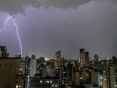 El SMN mantiene alertas naranja y amarilla por tormentas: qué zonas se afectan