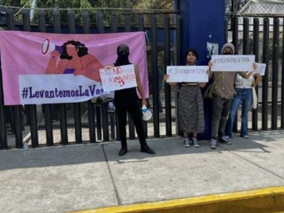 Encapuchados y estudiantes de la Prepa 3 exigen justicia por la muerte de Ietza Abril Soler Cano