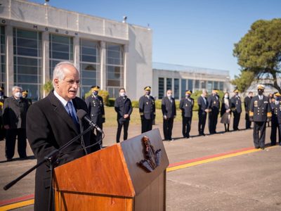Jorge Taiana en su primer acto como ministro de Defensa: "Vamos a reforzar las fuerzas armadas"