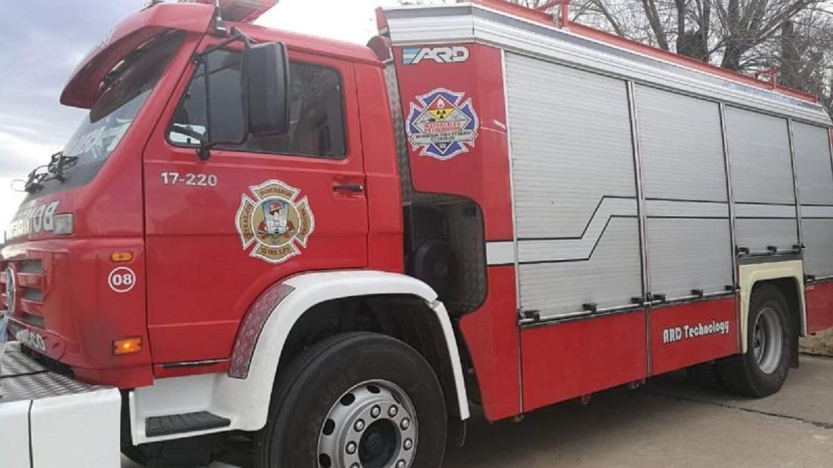 Una dotación de bomberos de Cutral Co que asistió al incendio. Fuente: (Facebook)