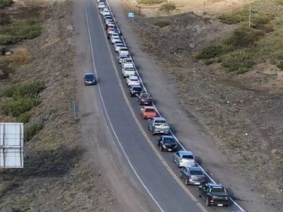 Largas filas y hasta acampe en autos para cruzar a Chile en Pino Hachado por el feriado extralargo