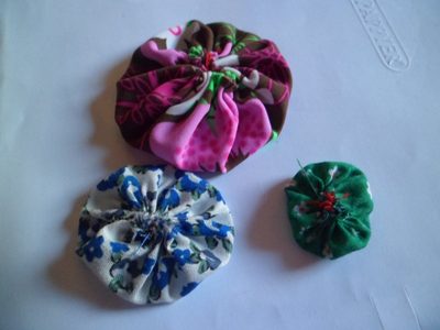Tus retazos de tela son un tesoro: así hacés scrunchies fáciles con 2 materiales