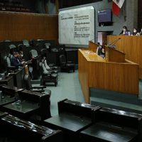 Diputado suplente de Colosio Riojas en NL rinde protesta... y se va al PRI