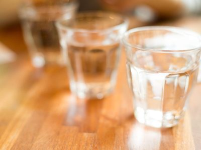 Con solo 1 vaso de vidrio: creá esta maravillosa lámpara para darle un toque único a tu hogar